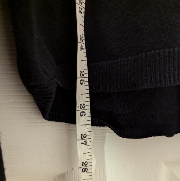 💵2/20$ bundle and save💵 Reitmans| V-Neck Long Sleeve Shirt - Picture 7 of 8